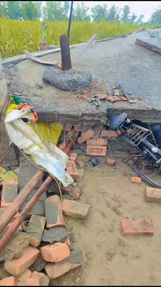 लाडवा के गांव बड़ौंदी में हुआ बड़ा दर्दनाक हादसा,मकान का लेंटर गिरने से दंपति की मौके पर हुई मौ.., ग्रामीणों ने लेंटर काट कर निकाल बाहर
