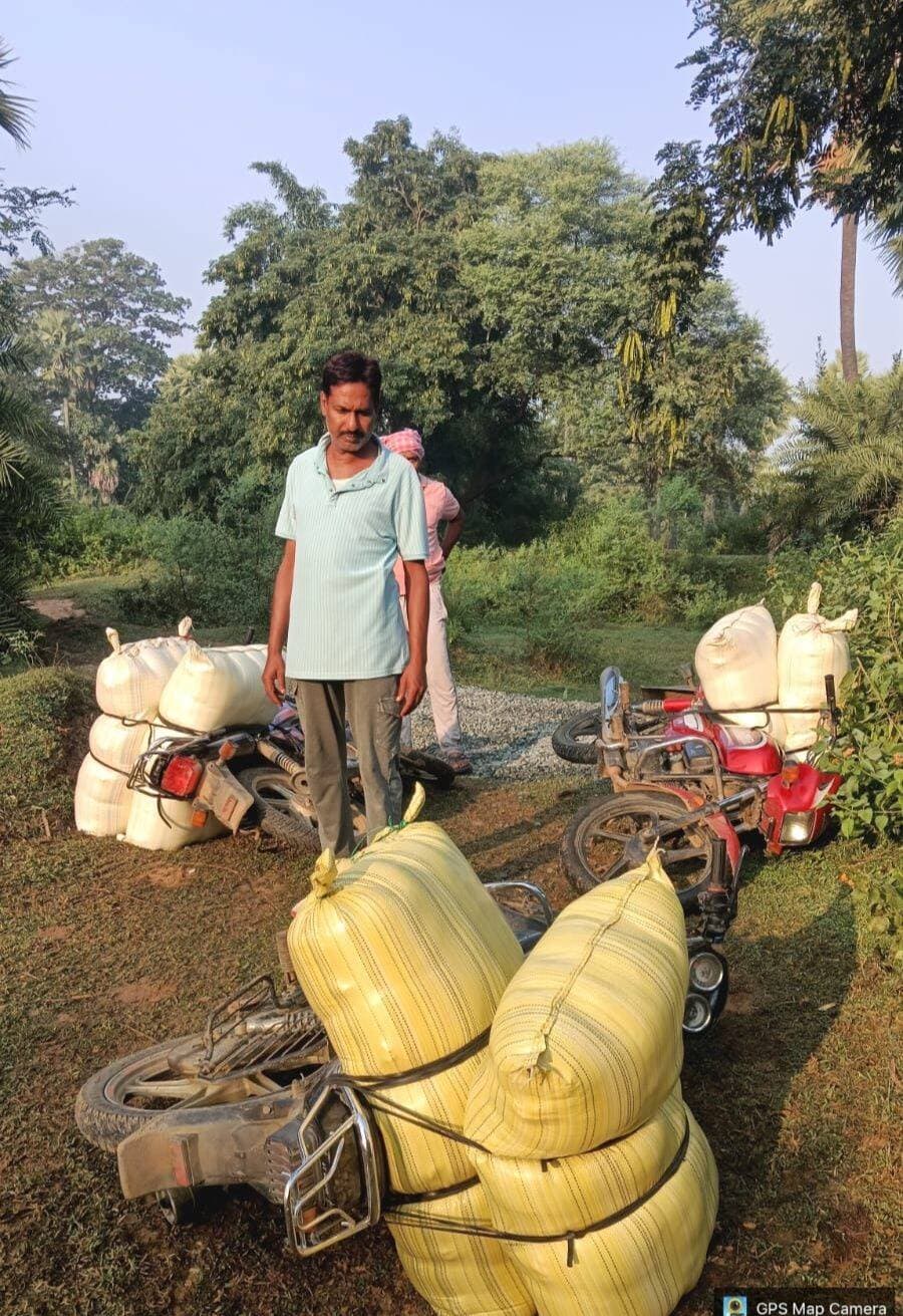 फतेहपुर थाना क्षेत्र के निरौर के पास एलटीएफ प्रभारी जहां निसार अख़्तर के नेतृत्व में बड़ी कार्रवाई। तीन बाइक समेत भारी मात्रा में शराब जब्त।