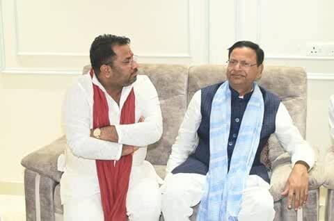 चौरीचौरा: भाजपा प्रदेश अध्यक्ष पंकज चौधरी ने चौरी चौरा विधायक ई. सरवन निषाद से की अहम मुलाकात