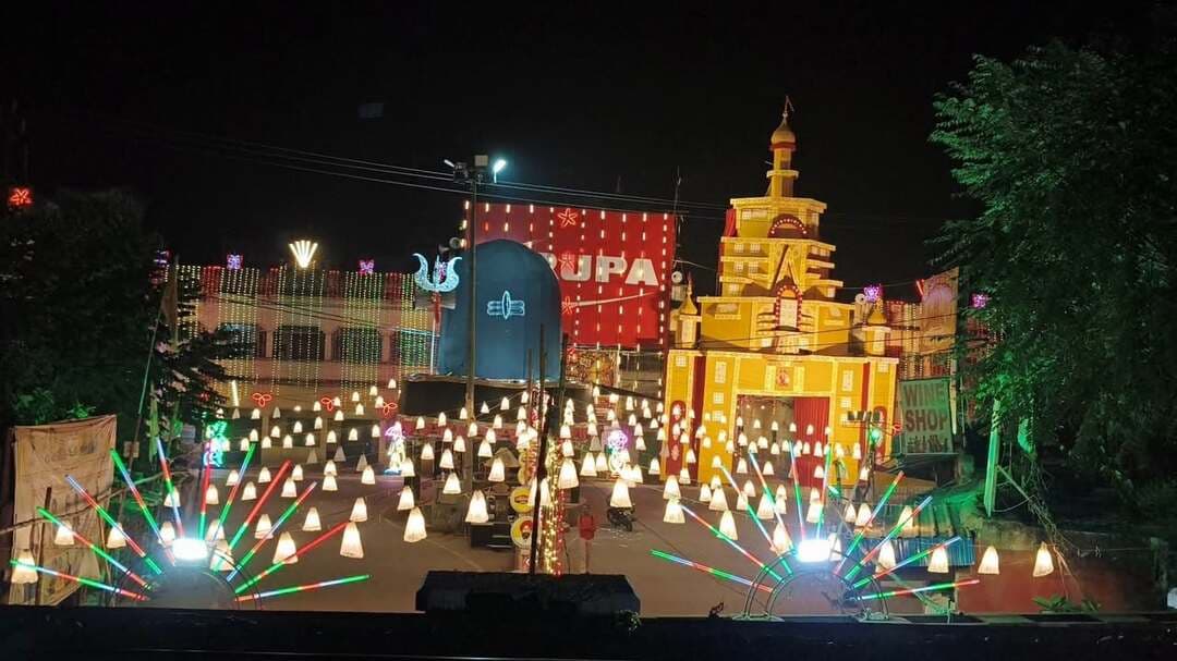 पुलपार दुर्गा पूजा समिति मधुपुर.......
#पुलपार #दुर्गापूजा #शिवलिंग #madhupurnews #Dussehra2026 #DurgaPuja2026 #Madhupur