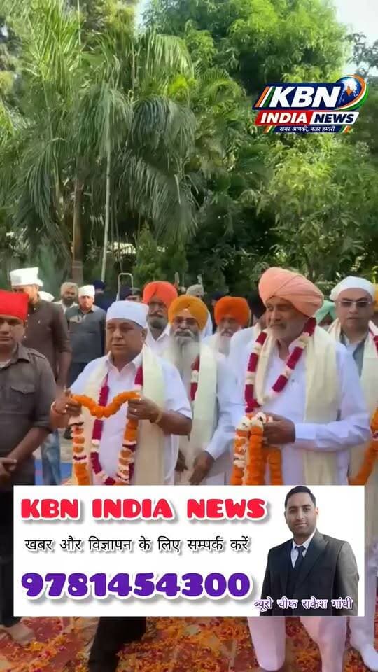 जीरकपुर से उत्तराखंड तक गूंजेगा ‘धरती बचाओ’ का नारा, चौथी विशाल नगर कीर्तन यात्रा शुरू
बाबा मनजीत सिंह की अगुवाई में चार दिवसीय विशाल नगर कीर्तन यात्रा हुई शुरू
जीरकपुर (राकेश गांधी)
पर्यावरण संरक्षण का संदेश जन-जन तक पहुंचाने के उद्देश्य से शनिवार को जीरकपुर से चौथी विशाल ‘धरती बचाओ यात्रा’ का आगाज हुआ। बाबा मनजीत सिंह श्री गंगा नर्सरी वालों की अगुवाई में शुरू हुई यह चार दिवसीय नगर कीर्तन यात्रा जीरकपुर से उत्तराखंड तक पहुंचेगी। यात्रा के दौरान संगत को गुरु नानक देव जी के पर्यावरण संरक्षण संबंधी संदेश से जोड़ने के साथ अधिक से अधिक पौधे लगाने के लिए प्रेरित किया जाएगा। यात्रा 20 अक्टूबर की रात जीरकपुर में संपन्न होगी।
बुंगा माता गंगा साहिब जी, जीरकपुर और संगत के सहयोग से आयोजित यह यात्रा जीरकपुर से शुरू होकर डेराबस्सी, लालड़ू, सरसीणी, बलटाना, हंडेसरा समेत विभिन्न गांवों और शहरों से होते हुए देहरादून पहुंचेगी। 18 अक्टूबर को विभिन्न धार्मिक स्थलों से होते हुए यात्रा गुरुद्वारा नानकमत्ता साहिब पहुंचेगी। इसके बाद 19 और 20 अक्टूबर को उत्तराखंड के अलग-अलग स्थानों पर संगत की ओर से यात्रा का स्वागत किया जाएगा और धार्मिक समागम आयोजित होंगे।
‘पवन गुरु, पानी पिता, माता धरत महत’ का संदेश घर-घर पहुंचाने का लक्ष्य
यात्रा का मुख्य उद्देश्य गुरु नानक देव जी की पावन वाणी ‘पवनु गुरु पानी पिता माता धरत महत’ के संदेश को घर-घर तक पहुंचाना है। इसके माध्यम से लोगों को वायु, जल और धरती के संरक्षण के प्रति जागरूक किया जाएगा। आयोजकों के अनुसार, पर्यावरण की रक्षा के लिए पौधरोपण और प्राकृतिक संसाधनों को बचाने में जनभागीदारी जरूरी है।
धार्मिक, राजनीतिक और सामाजिक संगठनों के प्रतिनिधि पहुंचे
यात्रा के शुभारंभ अवसर पर विभिन्न धार्मिक, राजनीतिक और सामाजिक संगठनों के प्रतिनिधियों ने भाग लिया। इस दौरान बाबा मनजीत सिंह ने विभिन्न नेताओं को सिरोपा भेंट कर सम्मानित किया। कार्यक्रम में चंडीगढ़ से भाजपा नेता संजय टंडन, संजीव खन्ना, सुधीर कांतिवाल समेत अन्य पदाधिकारी शामिल हुए।
भाजपा के वरिष्ठ नेता संजीव खन्ना ने अधिक से अधिक लोगों से यात्रा से जुड़ने की अपील की। उन्होंने कहा कि पर्यावरण को स्वच्छ और हरा-भरा बनाने के लिए ज्यादा से ज्यादा पौधे लगाने चाहिए।
‘ग्रीन गंगा लहर’ के तहत बांटे जाएंगे पौधे
यात्रा के दौरान ‘ग्रीन गंगा लहर’ के तहत पर्यावरण संरक्षण के लिए पौधे भी वितरित किए जाएंगे। आयोजकों ने लोगों से पौधे लगाने, पानी बचाने और धरती को प्रदूषण से बचाने में योगदान देने की अपील की। उनका कहना है कि पर्यावरण संरक्षण केवल एक अभियान नहीं, बल्कि आने वाली पीढ़ियों के सुरक्षित भविष्य के लिए सामूहिक जिम्मेदारी है।