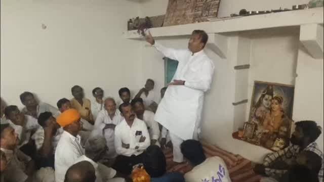 पंचायत चुनाव को लेकर पूर्व विधायक किसना राम बिश्नोई ने जिला परिषद सदस्य लक्ष्मण राम कुमावत, पंचायत समिति सदस्य देचू से सोमू देवी के पक्ष में चुनावी सभा को संबोधित कर मतदान करने की अपील की।
#dechu #Phalodi #electoin #Gumanpura
