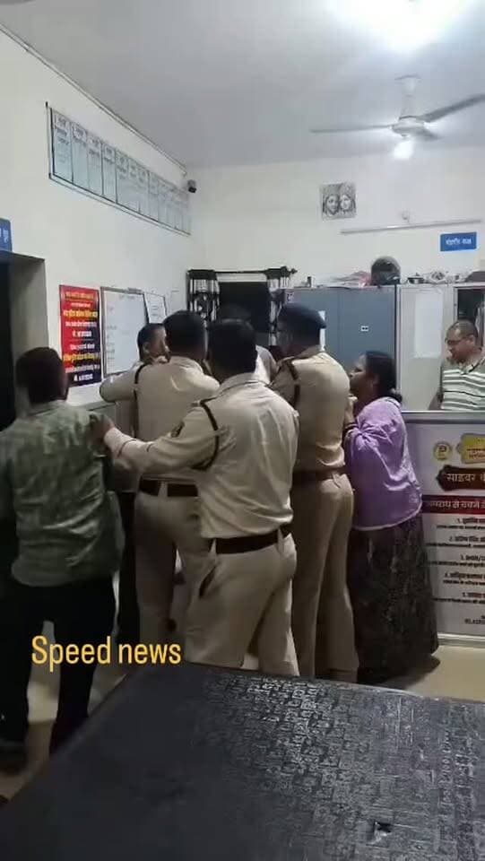 बिलासपुर थाने के अंदर मार पीठ पुलिस के सामने ही मार पीठ #cg #bilaspur #police #cm #bjp