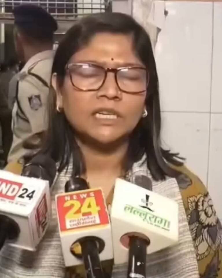 🎙️ सुनिए, इस दर्दनाक हादसे पर क्या बोले ग्वालियर कलेक्टर रुचिका चौहान और एसपी धर्मवीर सिंह यादव।
#Gwalior #SheetlaMataMandir #GwaliorNews #BreakingNews #MadhyaPradesh