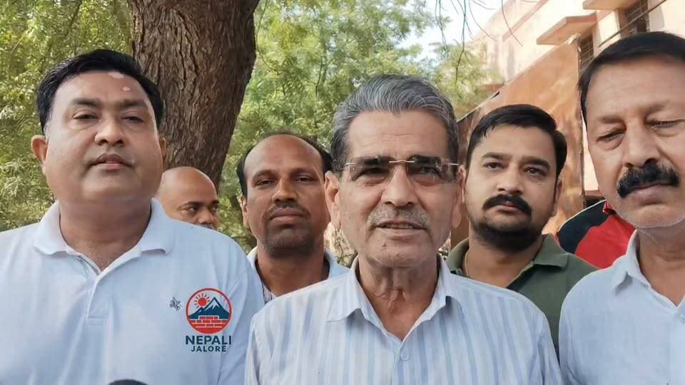 जालोर में कांग्रेस द्वारा भाजपा प्रदेशाध्यक्ष मदन राठौड़ के विरुद्ध कलेक्ट्रेट के बाहर पुतला फूंककर किया विरोध-प्रदर्शन, पाकिस्तान-प्रेम संबंधी बयान एवं देश के वीर जवानों के शौर्य पर सवाल उठाने वाली भाषा के विरोध में क्या बोलें- कांग्रेसी नेता...