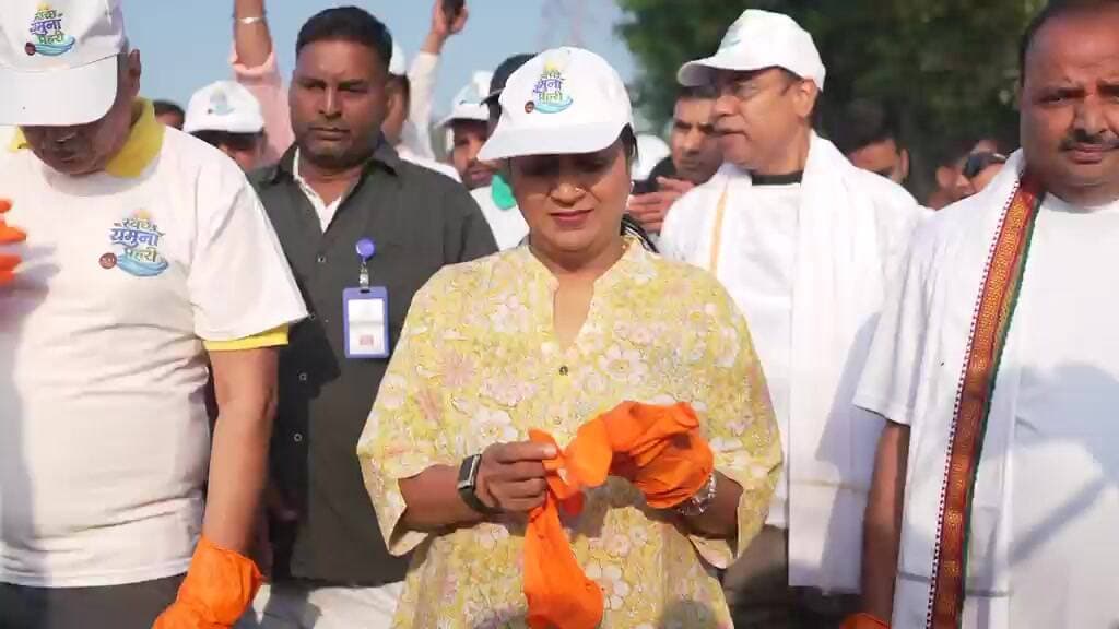 दिल्ली में 'चलो यमुना अभियान' के तहत 70 घाटों पर सफाई, मुख्यमंत्री रेखा गुप्ता ने की अपील