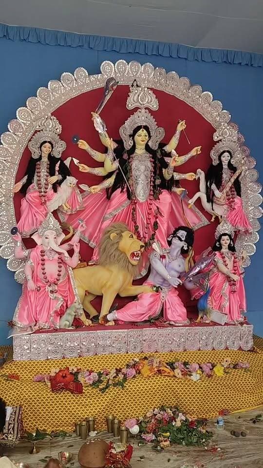 বারোয়ারি পূজা কমিটি।
