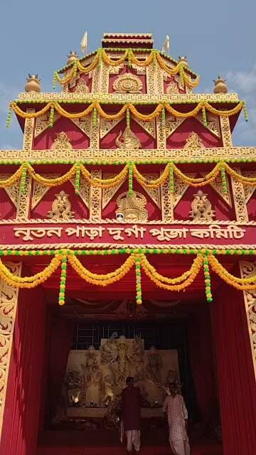নতুন পাড়া দুর্গাপূজা কমিটি।