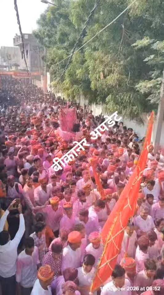 देशनोक में निकली मां करणी की शाही सवारी
जगत जननी... देशनोक री धणियाणी
माँ करणी जी के 639वें जन्मोत्सव री सगळा करणी भक्तां ने घणी-घणी मोकळी बधाई।
माँ करणी आपणो हाथ सगळा माथे राखजो।
जय माँ करणी! 🔱
#bikaner #deahnok #karanimata #rajasthan #bikaner_update