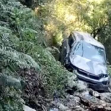 सलूणी शल्यूंड नाला में गाड़ी दुर्घटनाग्रस्त, गाड़ी बणी की बताई जा रही, पूरी जानकारी का इंतजार करें