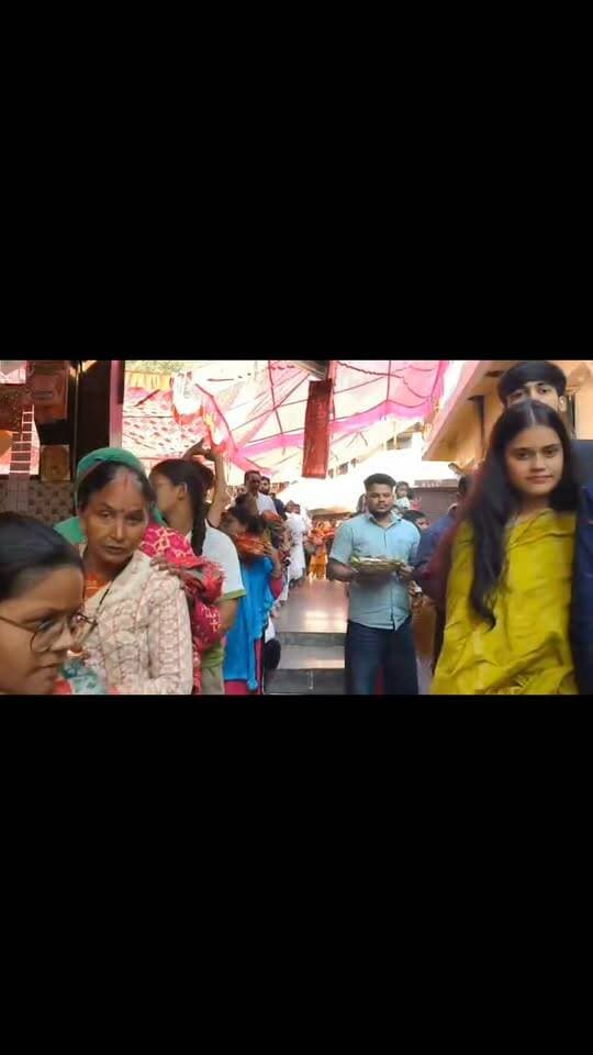 महाअष्टमी को ज्वालादेवी में श्रद्धा का सैलाब
ज्वालामुखी ।। News123 ।। विश्व प्रसिद्ध शक्तिपीठ श्री ज्वालामुखी मंदिर में मां ज्वाला की पवित्र ज्योतियों के दर्शनों के लिए शारदीय नवरात्र में
महाअष्टमी के पावन नवरात्र के अवसर पर भारी संख्या में दर्शनों के लिए पहुंचे हैं।
माँ ज्वाला का आशीर्वाद ले रहे हैं.
मंदिर प्रशासन में श्रद्धालुओं की सुविधा के लिए निशुल्क लंगर निशुल्क डिस्पेंसरी निशुल्क पानी की व्यवस्था लाइनों में कतारों में दर्शन करवाये जा रहे हैँ