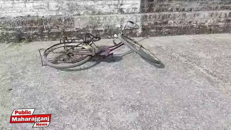 🚨 महराजगंज ब्रेकिंग न्यूज़ 🚨
बृजमनगंज में मारपीट और लूटपाट का आरोप, पिता-बेटे की पिटाई के बाद महिला से भी मारपीट का दावा!
📍 महराजगंज के बृजमनगंज थाना क्षेत्र के महाव गांव में मारपीट और लूटपाट का मामला सामने आया है। पीड़ित रामशंकर यादव का आरोप है कि उनके पिता और बेटे को पुल के नीचे ले जाकर पीटा गया। इसके बाद घर पहुंचकर उनकी पत्नी के साथ मारपीट कर मंगलसूत्र, सोने की झुमकी और 10 हजार रुपये छीन लिए गए।
पीड़ित ने सात नामजद लोगों सहित दो अज्ञात के खिलाफ पुलिस से शिकायत कर कार्रवाई की मांग की है। अब पुलिस की कार्रवाई और आरोपों की पुष्टि का इंतजार है।
🔴 क्या मामले में होगी कार्रवाई?
पूरी खबरों के लिए जुड़े रहें Public Maharajganj News के साथ।
Public maharajganj #everyone #followers #Navratri2026
#Maharajganj #BreakingNews #Brijmanganj #MaharajganjNews #UPNews #CrimeNews #PoliceNews #publicmaharajganj