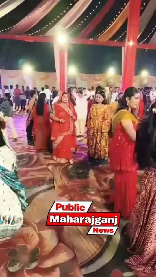 🔴 फरेंदा में डांडिया की धूम! मां दुर्गा के भजनों पर जमकर झूमे श्रद्धालु 💃🙏
📍 महराजगंज, फरेंदा। शारदीय नवरात्रि की सप्तमी पर फरेंदा में डांडिया उत्सव की धूम देखने को मिली। 🎉 मां दुर्गा के भजनों, रंग-बिरंगी रोशनी और डांडिया की थाप पर श्रद्धालु भक्ति और उल्लास में झूम उठे।
✨ कार्यक्रम का शुभारंभ पूर्व भाजपा विधायक बजरंग बहादुर सिंह ने दीप प्रज्ज्वलित कर किया। पारंपरिक परिधानों और भक्तिमय माहौल ने उत्सव में चार चांद लगा दिए।
🚩 भक्ति, संस्कृति और परंपरा का अद्भुत संगम! फरेंदा में नवरात्रि का उत्साह देखते ही बन रहा है। मां दुर्गा के जयकारों से गूंज उठा पूरा माहौल। 🙏🌺
📢 पूरी खबरों के लिए जुड़े रहें — पब्लिक महराजगंज
Public maharajganj
#BreakingNews
#PublicMaharajganj #Maharajganj #Farenda #DandiyaNight #Navratri2026 #ShardiyaNavratri #MaaDurga #DurgaPuja #DandiyaUtsav #BajrangBahadurSingh #UPNews #MaharajganjNews #NavratriSpecial #BreakingNews