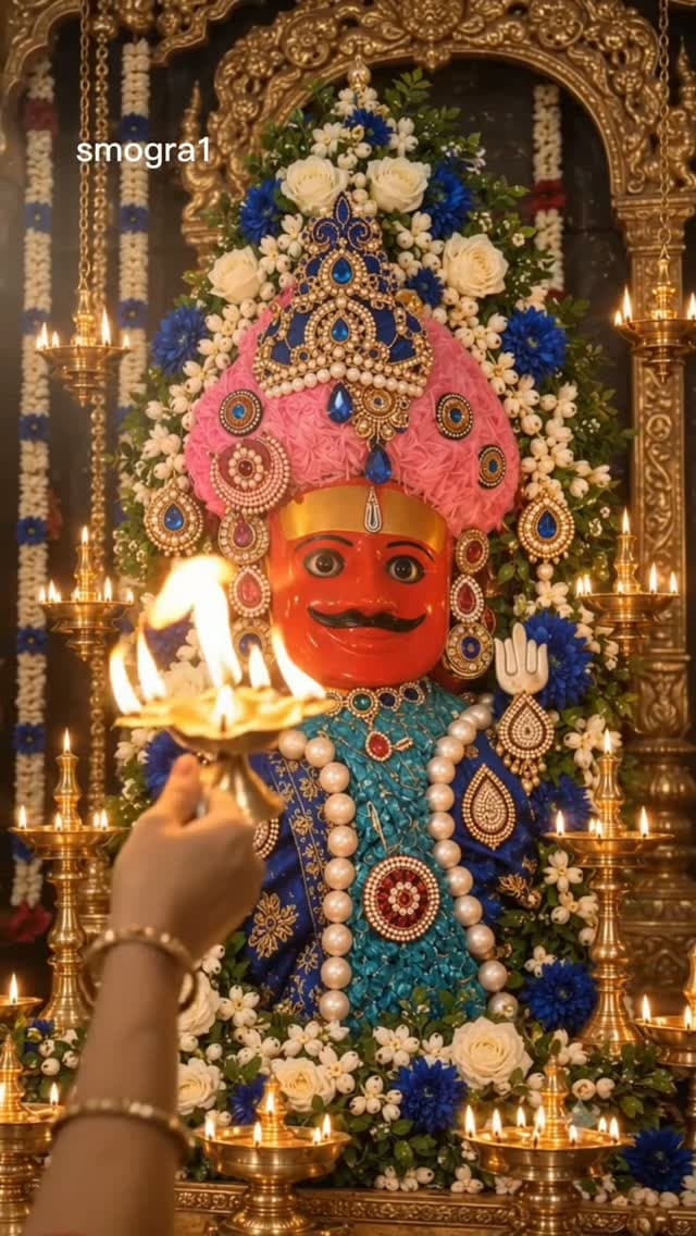 🙏🏻🌺 श्री नाकोड़ा भैरव देव की दिव्य कृपा 🌺🙏🏻
✨ इस पावन रविवार, नाकोड़ा जी आपके जीवन में ऐसी कृपा बरसाएँ कि हर दुःख दूर हो जाए और हर राह मंगलमय बन जाए।
🪔 बाबा आपके मन को शांति, हृदय को श्रद्धा और जीवन को सुख-समृद्धि से भर दें।
🌸 आपके घर में सदा खुशियों का वास हो, हर संकट बाबा के चरणों में मिट जाए और आपकी हर शुभ मनोकामना पूर्ण हो।
🙏 नाकोड़ा जी का दिव्य आशीर्वाद आपके सिर पर बना रहे, उनकी कृपा से आपका जीवन भक्ति, विश्वास और मंगल से आलोकित रहे।
🌹 जय श्री नाकोड़ा भैरव देव!
शुभ रविवार — बाबा सबका कल्याण करें। 🙏🏻