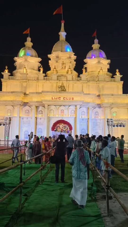 कटिहार का एल डब्लू सी मैदान में बना दुर्गा पूजा पंडाल