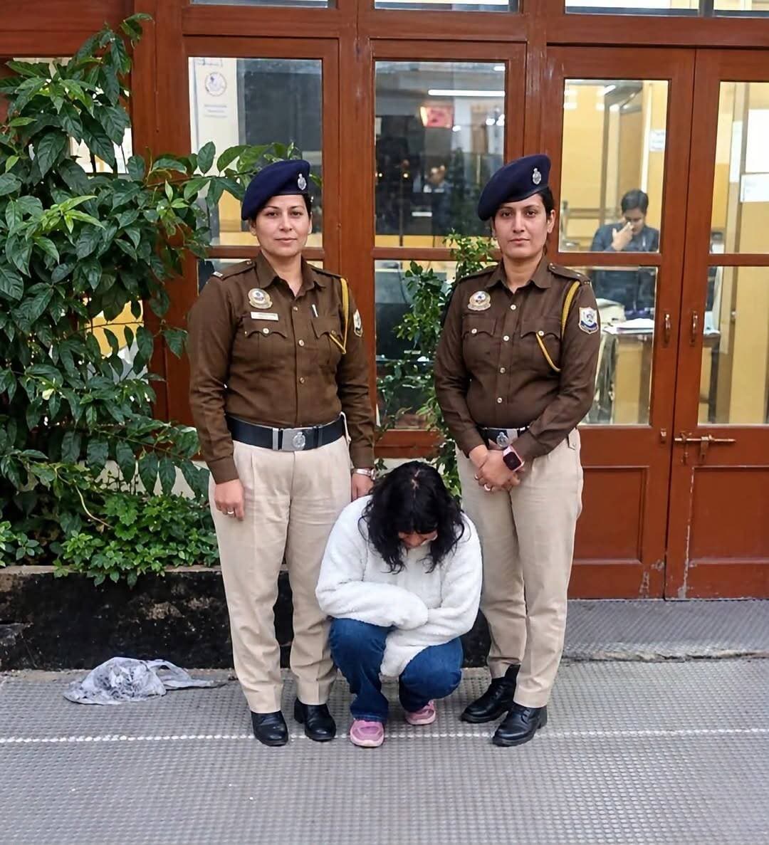 शिमला:- पुलिस ने शिमला में बिलासपुर की एक युवती के कमरे से 56 ग्राम हेरोइन की बरामद ।