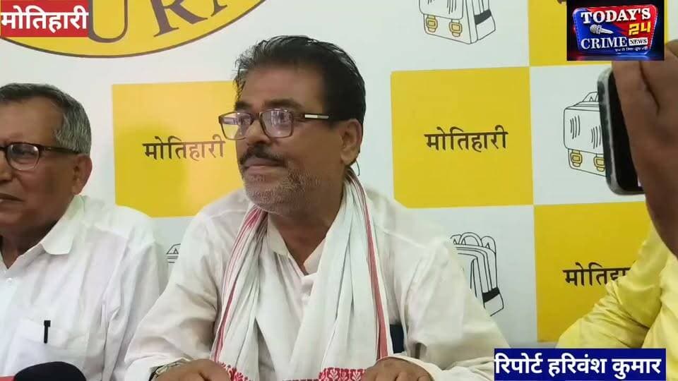 एमएलसी चुनाव में जनसुराज ने तेज किया जनसंपर्क, शिक्षकों से मांगा समर्थन
एमएलसी चुनाव की सरगर्मी तेज होते ही राजनीतिक दलों ने अपनी पूरी ताकत झोंक दी है। शिक्षकों के वोट पर सबकी नजर है, तो वहीं प्रशांत किशोर की जनसुराज पार्टी मुकाबले को त्रिकोणीय बनाने में जुटी है। इसी कड़ी में पार्टी के वरिष्ठ नेता अजय द्विवेदी ने पूर्वी चंपारण में शिक्षकों से जनसंपर्क कर निवर्तमान एमएलसी आफाक अहमद के पक्ष में दोबारा मतदान करने की अपील की।।।।।।।।।।।।।।।।।।।
#MLCचुनाव #जनसुराज #अजयद्विवेदी #आफाकअहमद #शिक्षकएकता