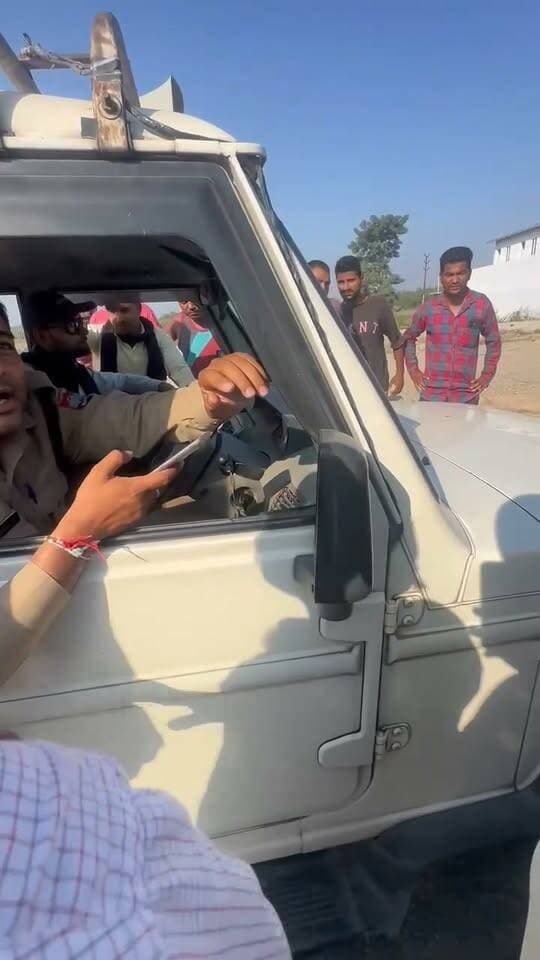 सितारगंज: उत्तराखंड परिवहन विभाग के चालान पर विवाद, यूपी-उत्तराखंड बॉर्डर पर गुस्साए लोगों ने की बहस