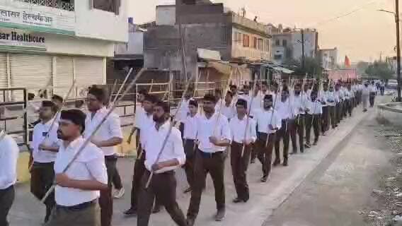 हिंगोली: दसऱ्यानिमित्त हिंगोलीत राष्ट्रीय स्वयंसेवक संघाचा पथसंचलन