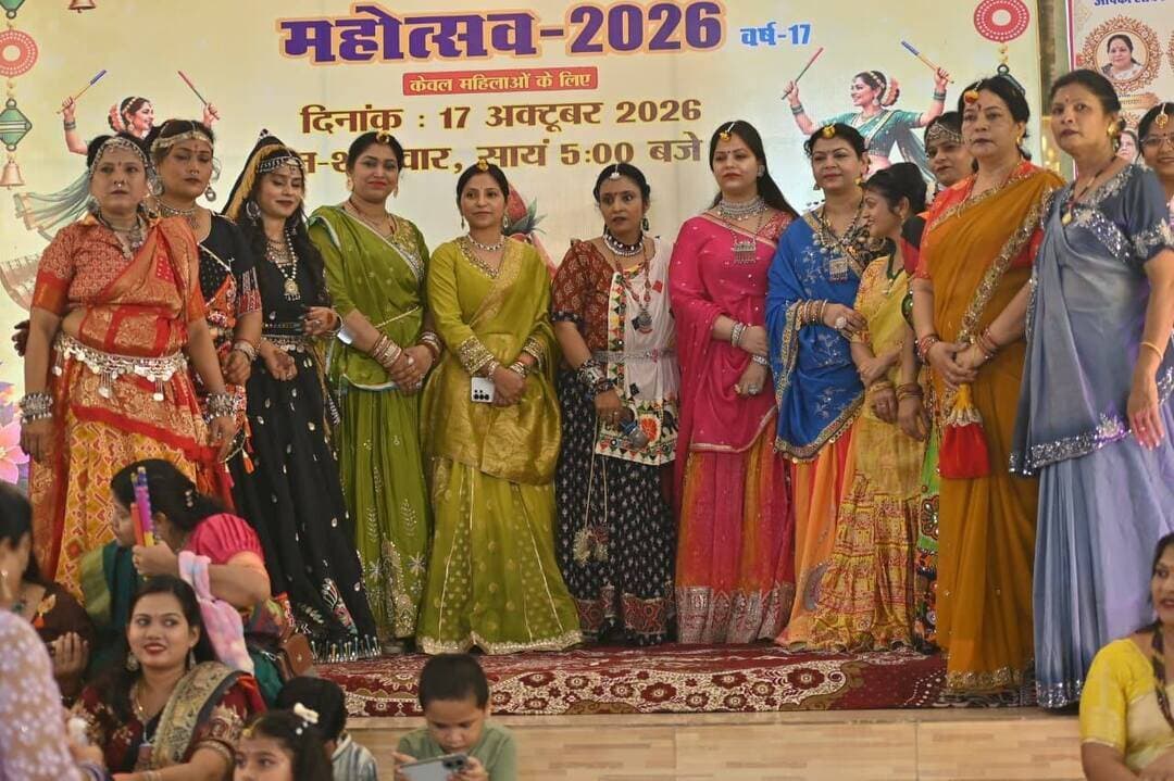 नारी शक्ति डांडिया महोत्सव में देर रात तक झूमीं महिलाएं, नवदुर्गा के स्वरूप में सजी बच्चियों ने मोहा मन, 17वें नारी शक्ति डांडिया महोत्सव में भारतीय संस्कृति की दिखी झलक, डांडिया नृत्य और रूप सज्जा प्रतियोगिता बनी आकर्षण का केंद्र
आजमगढ़
https://abckhabar.in/?p=9025