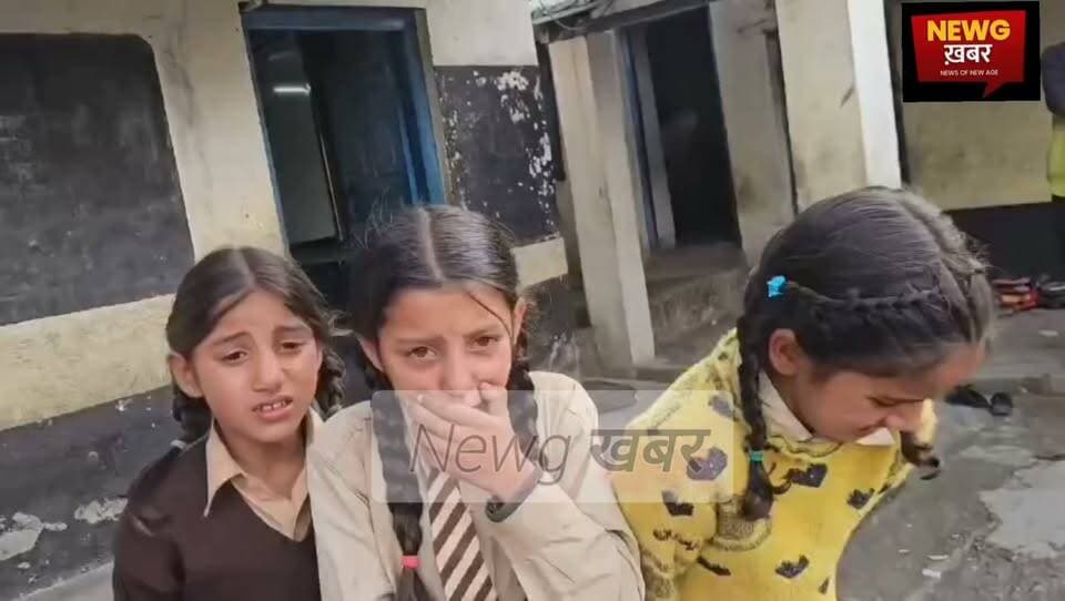 अध्यापक के स्थानांतरण पर छम छम रोए नन्हें छात्रचंबा हिमाचल प्रदेश
आंसुओं में ढला 19 साल का रिश्ता, विदाई पर गुरुजी से लिपटकर रो पड़े नौनिहाल