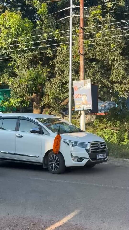 हिमाचल प्रदेश सहकारी कर्मचारी संघ के चुनाव में श्री परवीन शर्मा बने नए अध्यक्ष-*
आज हिमाचल प्रदेश सहकारी कर्मचारी संघ की नई कार्यकारिणी के सदस्य का चुनाव देहरा में माता बगलामुखी मंदिर के समीप नाग पैलिस दरकाटा में बेहद शांतिपूर्ण, निष्पक्ष और पारदर्शी तरीके से संपन्न हो गए हैं। चुनाव में हिमाचल प्रदेश सहकारी सभाओं के सभी जिला के कर्मचारियों ने भाग लिया ।इस चुनाव में एक हज़ार से अधिक कर्मचारियों ने बढ़-चढ़कर हिस्सा लिया।
चुनाव प्रक्रिया पूरी होने के बाद तय नियमों के अनुसार श्री प्रवीण शर्मा को हिमाचल प्रदेश सहकारी कर्मचारी संघ का अध्यक्ष चुना गया । उपाध्यक्ष श्री रजनीश गुलेरिया , बारिष्ट उपाध्यक्ष श्री राजेश कुमार और महासचिव श्री महावीर को चुना गया है । इस उपलक्ष्य पर श्री प्रवीण शर्मा ने सभी जिलो से आए कर्मचारियों का आभार प्रकट किया और अध्यक्ष महोदय ने कहा की सहकारी सभाओं में जो भी समस्याएँ आ यही है चाहे बो कंप्यूटरीकरण से संबंधित हो या नई HR नीति से संबंधित हो इन सभी को सरकार के समक्ष प्रस्तुत करेगे और सभी समस्याओं का समाधान करेगे ।अध्यक्ष महोदय ने कहा की जल्द ही बैठक करके नई प्रदेश कार्यकारिणी का विस्तार किया जाएगा । आज के चुनाव के दौरान पूर्व में प्रदेश अध्यक्ष रहे श्री विजय शर्मा , ऊना से महा सचिव श्री मुकेश कुमार अमित कुमार , संजीव कुमार , राजिंदर राणा , विपन कुमार आदि उपस्थित रहे ।