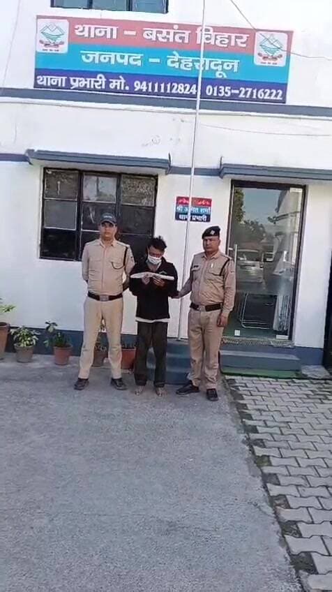 देहरादून: देहरादून पुलिस ने दो अपराधियों को हथियारों के साथ गिरफ्तार किया