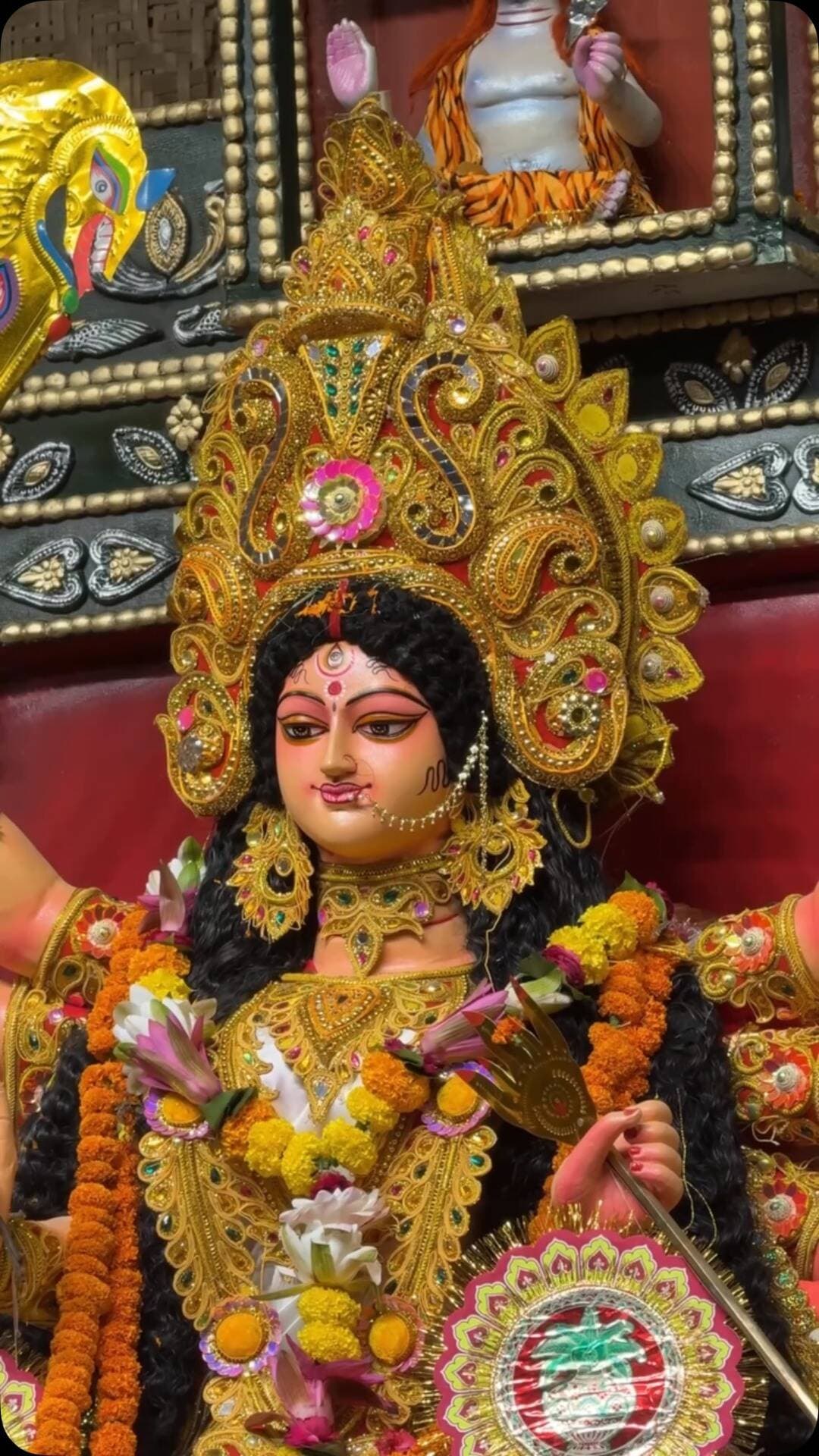 कर्नलगंज दुर्गा पूजा पंडाल में डॉ. उदय प्रताप सिंह ने माँ दुर्गा के दर्शन कर विधि-विधान से पूजा-अर्चना की एवं माता रानी का आशीर्वाद प्राप्त किया।
माँ दुर्गा सभी के जीवन में सुख, शांति और समृद्धि बनाए रखें। 🚩
जय माता दी!
#DurgaPuja #Karnalganj #UdayPratapSingh #Prayagraj #jaimatadi