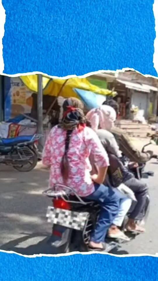 डूंगरपुर में महिलाओं से छेड़छाड़ पर पुलिस का एक्शन, वीडियो वायरल होते ही 2
डूंगरपुर में महिलाओं से छेड़छाड़ करना 2 युवकों को पड़ गया भारी! सोशल मीडिया पर वीडियो वायरल होते ही पुलिस एक्शन में आई और 2 युवकों को हिरासत में ले लिया।दरअसल, बाइक पर जा रहे युवकों पर अपने आगे चल रही महिलाओं पर टिप्पणी करने और उनके साथ छेड़छाड़ करने के आरोप हैं। इस घटना का वीडियो सोशल मीडिया पर वायरल होने के बाद पुलिस ने मामले में कार्रवाई कीएसपी मनीष कुमार के अनुसार, नवरात्र के दौरान महिलाओं की सुरक्षा सुनिश्चित करने के लिए विशेष कालिका पेट्रोलिंग टीम गठित की गई है। यह टीम महिलाओं से छेड़छाड़ करने वाले युवकों पर नजर रख रही है और ऐसे मामलों में कार्रवाई कर रही है।पुलिस का साफ संदेश है—महिलाओं की सुरक्षा सर्वोच्च प्राथमिकता है। महिलाओं के साथ अभद्र व्यवहार और छेड़छाड़ करने वालों के खिलाफ कार्रवाई जारी रहेगी। युवक हिरासत में