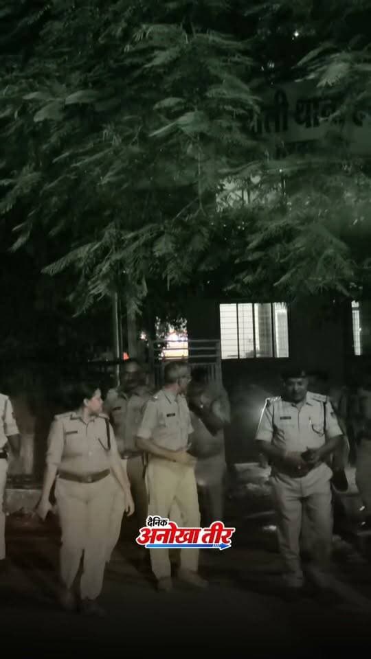 🚨 दशहरे से पहले हरदा पुलिस अलर्ट मोड पर! 👮♂️
त्योहार में शांति और सुरक्षा बनाए रखने के लिए हरदा पुलिस ने शहर में फ्लैग मार्च निकाला। 🚔 मुख्य बाजार से संवेदनशील इलाकों तक पुलिस ने सुरक्षा व्यवस्था का जायजा लिया और असामाजिक तत्वों को सख्त कार्रवाई की चेतावनी दी।
🙏 पुलिस की अपील—अफवाहों से बचें और संदिग्ध गतिविधियों की सूचना तुरंत दें।
📍 हरदा | Anokha Harda
#Harda #HardaNews #PoliceFlagMarch #Dussehra #AnokhaHarda