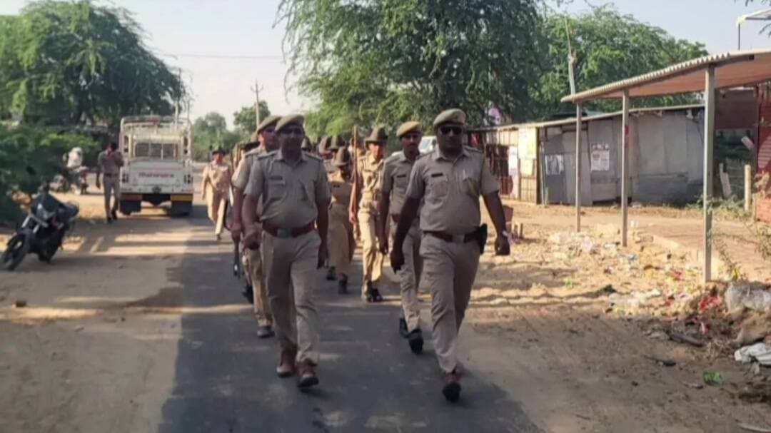 धनाऊ: पंचायत चुनाव 2026 से पहले बाखासर में पुलिस का फ्लैग मार्च, सुरक्षा व्यवस्था कड़ी