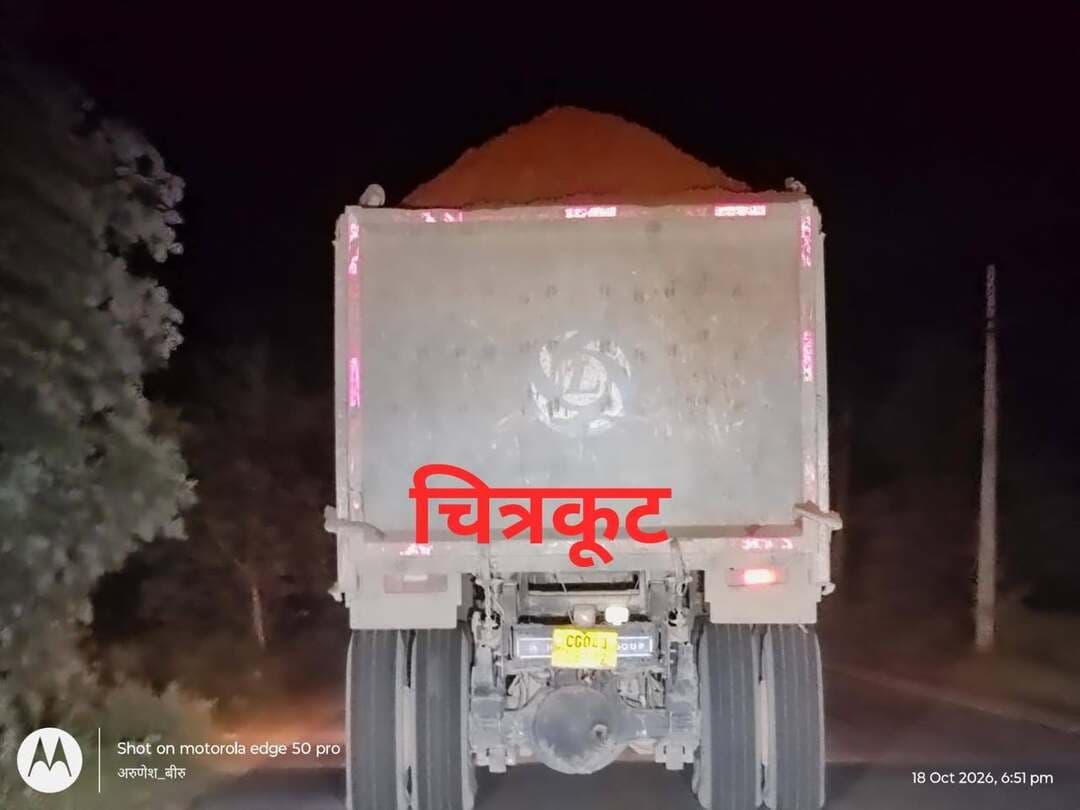 चित्रकूट- ओवरलोड लैटराइट का शुरू हुआ परिवहन, सीजी नंबर के ट्रकों में ओवरलोड लैटराइट का हो रहा परिवहन, सतना- चित्रकूट मार्ग में दौड़ रहे लैटराइट से लदे ओवरलोड ट्रक।