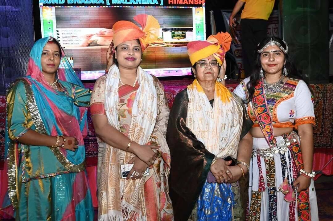 🌸 भादरा के प्रथम डांडिया महोत्सव का सफल आयोजन 🌸
💃🪔 आप सभी के सहयोग से यह आयोजन यादगार बना! 🪔💃
भादरा में पहली बार आयोजित डांडिया महोत्सव में आप सभी ने उत्साह और उमंग के साथ भाग लेकर इसे सफल बनाया। कार्यक्रम में उपस्थित अधिकारियों, सम्मानित अतिथियों, सहयोगकर्ताओं, प्रतिभागियों, मातृशक्ति, युवाओं एवं समस्त नगरवासियों का हृदय से आभार। 🙏❤️
आप सभी के सहयोग से यह आयोजन बहुत अच्छा रहा। यदि किसी प्रकार की कमी या गलती रह गई हो, तो उसके लिए हम क्षमा चाहते हैं। आगे हम इस कार्यक्रम को और अधिक विशाल एवं भव्य बनाने का प्रयास करेंगे।
🙏 आप सभी का बहुत-बहुत धन्यवाद!
✨ डांडिया महोत्सव 2026 — यादें खूबसूरत, साथ अनमोल! ✨
Dinesh The reporter
BHADRA VOICE
#डांडिया_महोत्सव2026 #भादरा #सफल_आयोजन #आभार_एवं_धन्यवाद #BhadraVoice
