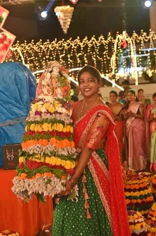 కరీంనగర్: మహాశక్తి ఆలయంలో ఘనంగా సద్దుల బతుకమ్మ వేడుకలు.. పాల్గొన్న బండి సంజయ్