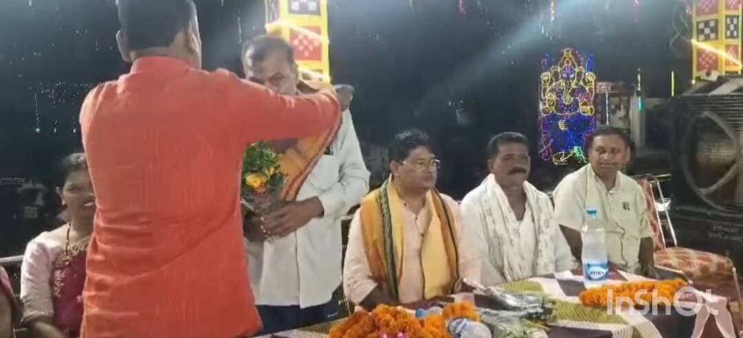 କଳାହାଣ୍ଡି: କଲମପୁର ଦୁର୍ଗାପୂଜା: ମହା ସପ୍ତମୀ ସନ୍ଧ୍ୟା ଆଳତିରେ ସାମିଲ ହେଲେ ପୁଷ୍ପେନ୍ଦ୍ର ସିଂହଦେଓ