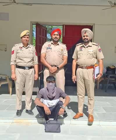 ਭੁਲੱਥ: ਨਡਾਲਾ: ਔਰਤ ਦਾ ਬੈਗ ਖੋਹਣ ਵਾਲਾ ਨੌਜਵਾਨ ਗ੍ਰਿਫ਼ਤਾਰ, ਪਾਸਪੋਰਟ ਤੇ ਨਕਦੀ ਬਰਾਮਦ