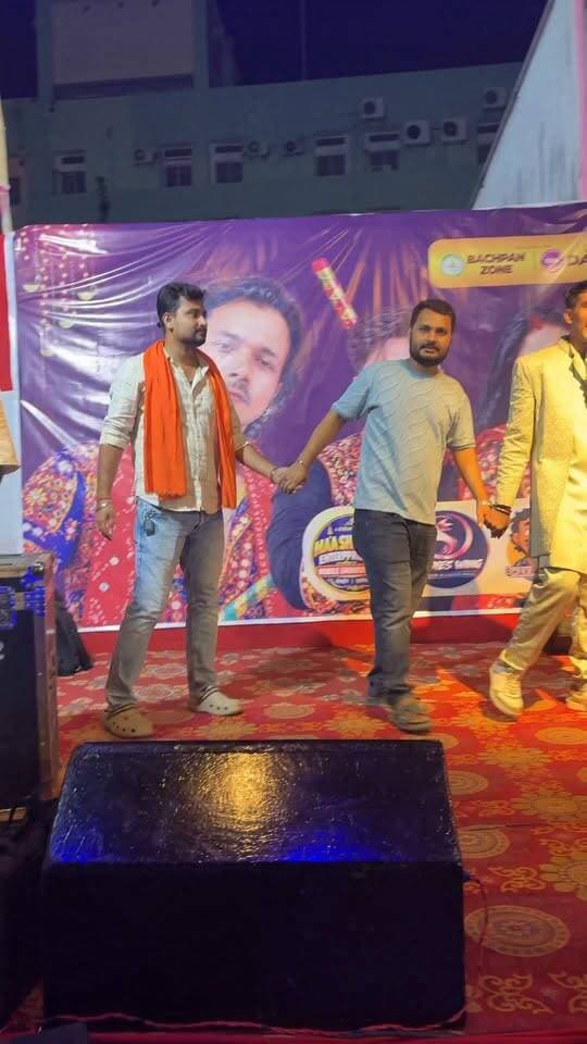 Dandiya Night में इस ख़ास सम्मान और प्यार के लिए आयोजकों और आप सभी का दिल से शुक्रिया। अभी तो सिर्फ शुरुआत है, रौनक़ें आगे और भी बाकी हैं!”
#DandiyaNight #Honored #bhardwajstyle #ankitbhardwaj #navratrivibes