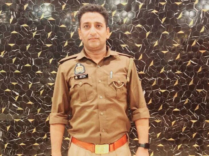 *शाहजहांपुर में कार दीवार से टकराई, कांस्टेबल की मौत:* सरकारी काम से जा रहे थे, जन्मदिन के दिन हुआ हादसा