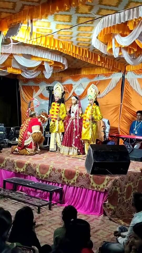 लखीमपुर खीरी : भानपुरी खजूरिया मेंराम दरबार सजा, कलाकारों ने समां बांधा व देवी देवताओं की अद्भुत झाकीयां देखिए।