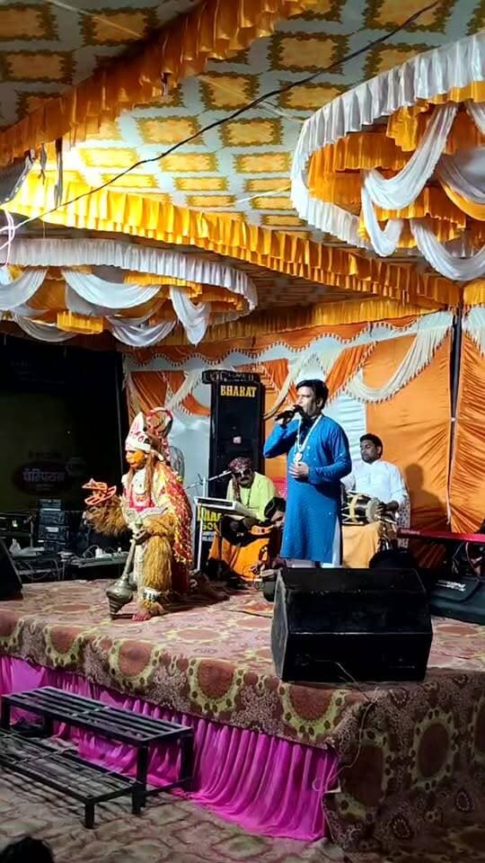लखीमपुर खीरी : भानपुरी खजूरिया में कलाकारों ने समां बांधा व देवी देवताओं की अद्भुत झाकीयां देखिए।