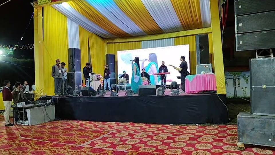 सिद्पुर सरकारी(पालमपुर) में दशहरा मेले की दूसरी सांस्कृतिक संध्या का live प्रसारण।
लाइव with ।।अतुल वर्मा ।।