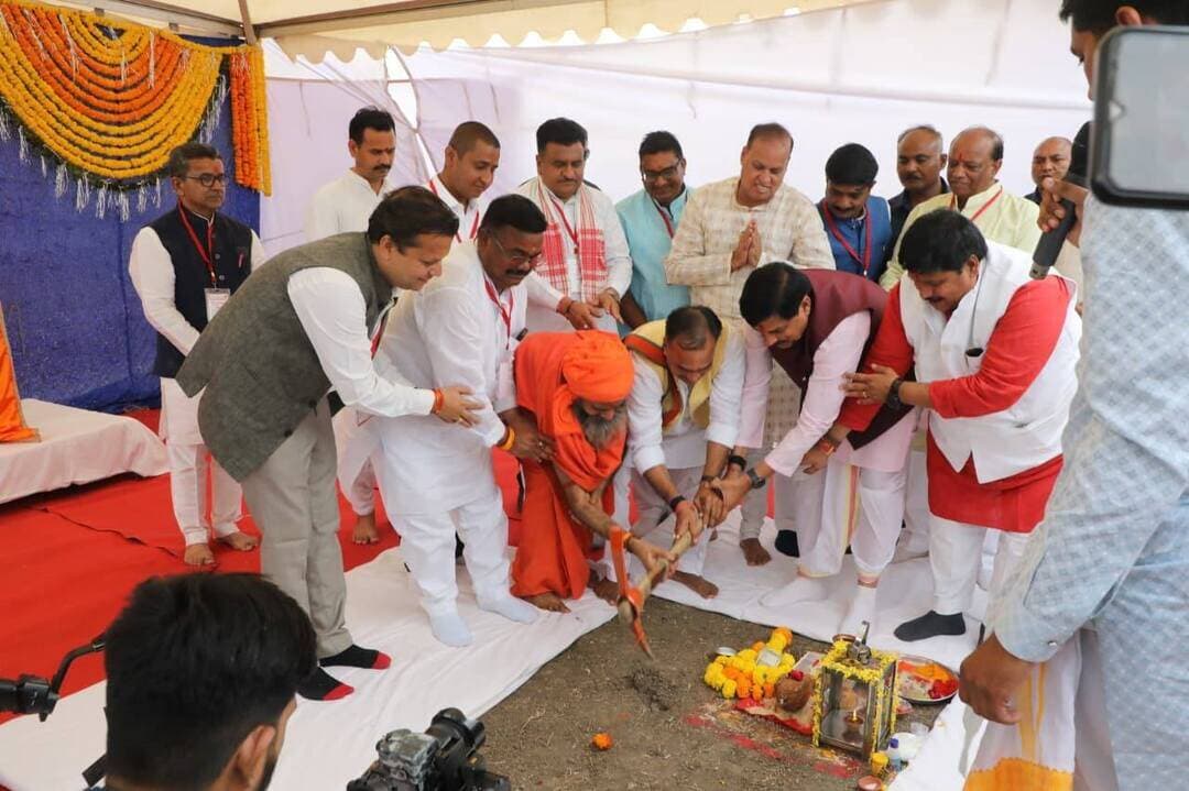 मुख्यमंत्री डॉ. मोहन यादव के मुख्य आतिथ्य में उज्जैन में आयोजित विद्या भारती मालवा के बहुउद्देशीय महाकालपुरम प्रकल्प के निर्माण स्थल का भूमिपूजन कार्यक्रम ।
Jansampark Madhya Pradesh CM Madhya Pradesh
Ujjain Commissioner Collector Office Ujjain