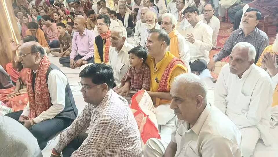 भव्य-दिव्य रामकथा में झूमते श्रद्धालु.....
रामकथा : राजश्री बैंकेट हाल भिवानी
भिवानी आँखो देखी हलचल