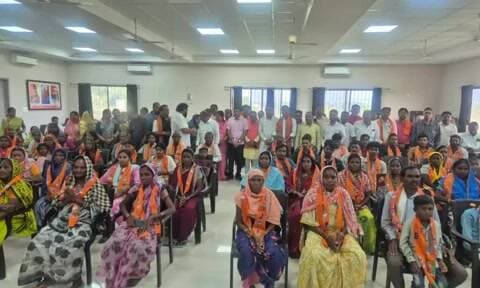 सारंगढ़: सारंगढ़ वार्ड 10 में कांग्रेस को बड़ा झटका, 50 कार्यकर्ता BJP में शामिल