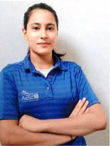 काॅमनवेल्थ कबड्डी चैंपियनशिप में रिया कुमारी का भारतीय महिला सिनियर कबड्डी टीम में चयन।
संवाददाता मुकेश कुमार बीहट ( बेगूसराय)।
बेगूसराय जिला कबड्डी संघ से संबंद्ध
स्पोर्टिग क्लब बीहट की महिला खिलाड़ी रिया कुमारी का चयन आगामी 21 अक्टूबर से अहमदाबाद में होने वाली कॉमनवेल्थ कबड्डी चैंपियनशिप 2026 के लिए भारतीय महिला टीम में चयन किया गया है। उक्त जानकारी बेगूसराय जिला कबड्डी संघ के चैयरमेन श्याम नंदन सिंह पन्नालाल, सचिव सरोज कुमार ने दी। उन्होंने बताया कि अहमदाबाद में काॅमनवेल्थ कबड्डी चैंपियनशिप आगामी 21 से 31 अक्टूबर तक गुजरात के अहमदाबाद में आयोजित होगा। बेगूसराय जिला कबड्डी संघ के चैयरमेन श्याम नंदन सिंह पन्नालाल ने बताया कि कॉमनवेल्थ कबड्डी चैंपियनशिप के लिए भारतीय सीनियर महिला टीम में बिहार बेगूसराय बीहट की बेटी रिया कुमारी का चयन राज्य, जिला के लिए गर्व की बात है।रिया की इस उपलब्धि पर बेगूसराय जिला कबड्डी संघ के प्रधान संरक्षक सह डीएम रिची पांडेय, संरक्षक एसपी मनीष, उपेन्द्र प्रसाद सिंह, डा सोनू शंकर, नरेन्द्र कुमार सिंह धनकू,भूमिपाल राय, जिला खेल पदाधिकारी बिट्टू कुमार, जिला खेल संयोजक विश्वजीत कुमार,खेल शिक्षक रंधीर कुमार, अरविन्द सिंह, जिला कला संस्कृति पदाधिकारी श्याम सहनी,बेगूसराय जिला कबड्डी संघ अध्यक्ष प्रमोद कुमार सिंह, सचिव सरोज कुमार घंटी, चैयरमेन श्याम नंदन सिंह पन्नालाल, उपाध्यक्ष सुनील कुमार, परमानंद सिंह, राज कुमार सिंह राजू, संजय सिंह, राजेश कुमार टूना, पवन कुमार, रामविलास सिंह, नप बीहट कार्यपालक पदाधिकारी अवनीश कुमार, मुख्य पार्षद बबीता देवी, उप मुख्य पार्षद ऋषिकेश कुमार,नंदन कुमार मिश्रा ,प्रो शिवशंकर सिंह, डा कुंदन कुमार, सुरेन्द्र प्रसाद सिंह, बबीता कुमारी,भवेश कुमार,पिकी कुमारी, राजीव कुमार सहित अन्य ने बधाई देते हुए उज्जवल भविष्य की कामना की है। विदित हो कि बेगूसराय जिला कबड्डी संघ से संबंद्ध स्पोर्टिग क्लब बीहट के कई खिलाड़ी जैसे रेमी कुमारी,सिंकु कुमारी,भवेश कुमार भारतीय सीनियर कबड्डी टीम के प्रशिक्षण शिविर में भाग ले चुके हैं। साथ ही रेमी कुमारी और भवेश कुमार प्रो कबड्डी लीग में खेल चुके हैं। बेगूसराय जिला कबड्डी संघ एवं बेगूसराय जिला के लिए गर्व की बात है कि पहली बेगूसराय जिला से कोई कबड्डी खिलाड़ी भारतीय सीनियर महिला कबड्डी टीम में चयन किया गया है। खेलप्रेमियों में हर्ष व्याप्त है।