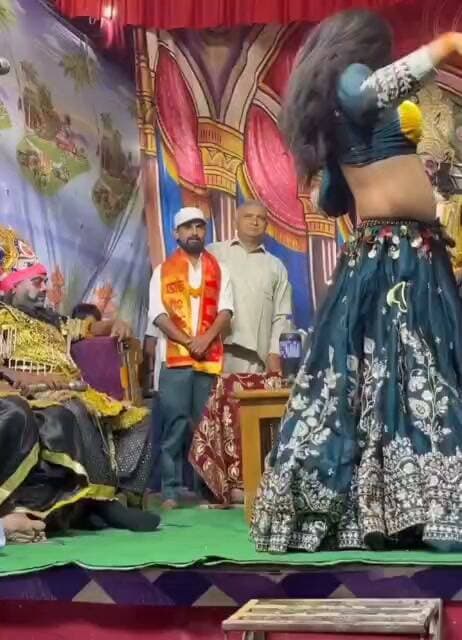 बुलंदशहर - रामलीला स्टेज पर दारू की बोतलें सजी हुई हैं और गाने के बोल हैं– ‘राणा जी मुझको माफ करना’