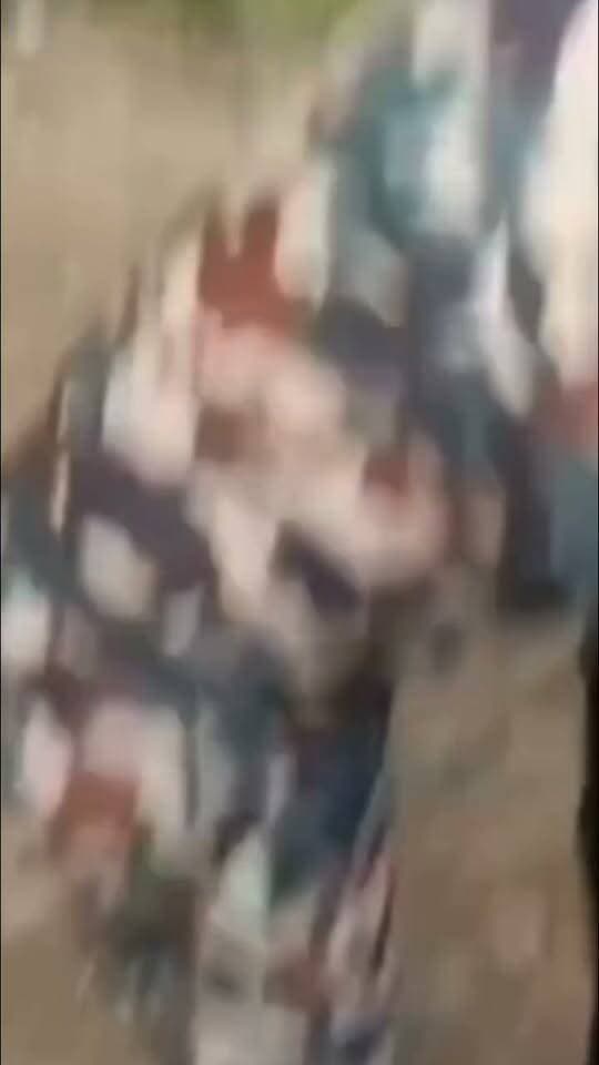 बेगूसराय के बलिया थाना क्षेत्र से टाइगर मोबाइल पुलिस की बड़ी कार्रवाई सामने आई है। पुलिस ने गश्ती के दौरान कमर में कट्टा छुपाए एक संदिग्ध युवक को अवैध हथियार के साथ रंगे हाथों गिरफ्तार किया है।
मुख्य बातें:
घटनास्थल: बलिया थाना क्षेत्र, बेगूसराय
गिरफ्तारी: कमर के पीछे कट्टा (अवैध हथियार) छुपाए एक युवक गिरफ्तार
कार्रवाई करने वाली टीम: टाइगर मोबाइल पुलिस बल
इस सतर्क कार्रवाई से इलाके में अपराधियों के बीच हड़कंप मच गया है। पुलिस गिरफ्तार युवक से पूछताछ कर रही है और यह पता लगाने का प्रयास कर रही है कि वह इस हथियार के साथ किस बड़ी घटना को अंजाम देने की फिराक में था।
