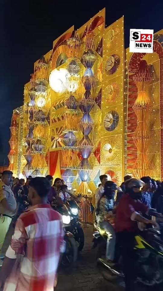 বারুইপুর ফুলতলা সার্বজনীন দুর্গাপূজা মণ্ডপ পরিদর্শনে এলে বারুইপুর পুলিশ জেলার সুপার