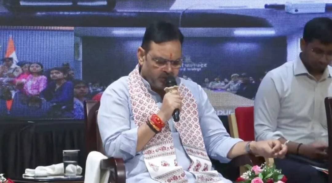 #भरतपुर। जयपुर स्थित कॉन्स्टिटयूशन क्लब में रविवार को 100 नवीन कालिका पेट्रोलिंग यूनिटस् का शुभारम्भ एवं महिला यूथ सीएलजी सदस्यों के साथ संवाद कार्यक्रम आयोजित हुआ। जिला पुलिस अधीक्षक राजेश कुमार मीना सहित जिला पुलिस अधिकारियों, महिला यूथ सीएलजी सदस्यों एवं कालिका पेट्रोलिंग यूनिट की महिला पुलिसकर्मियों ने भरतपुर कलेक्ट्रेट सभागार में वीडियो कॉन्फ्रेंस के माध्यम से कार्यक्रम में सहभागिता की।