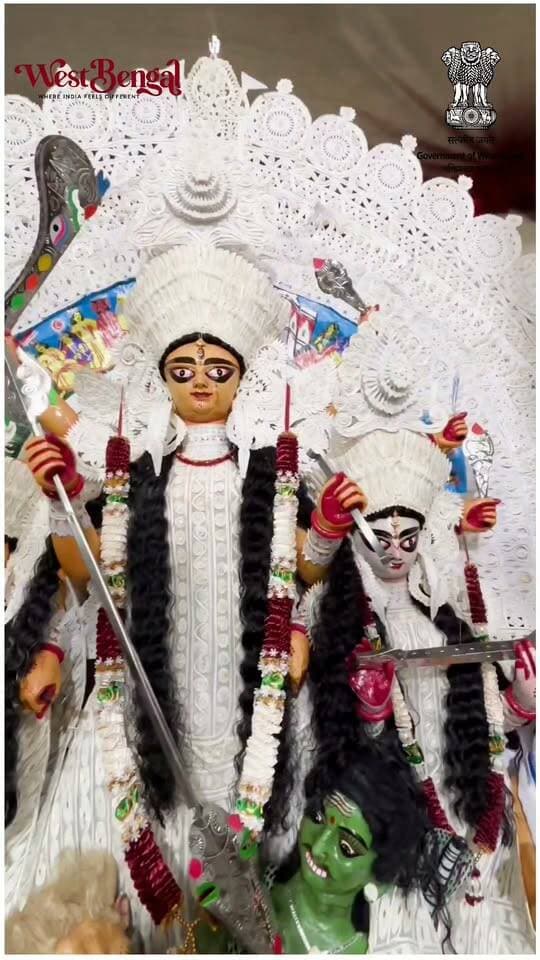 পশ্চিমবঙ্গ পর্যটন দপ্তরের নজরে! পাঁচথুপির বনেদি বাড়ি মধ্যমতরফ
#burwan #burwannews #tourisme #BJPGovernment #BJPGovt #WestBengal #murshidabaddistrict #MurshidabadHistory #MurshidabadNews #durgapuja #durgamaa